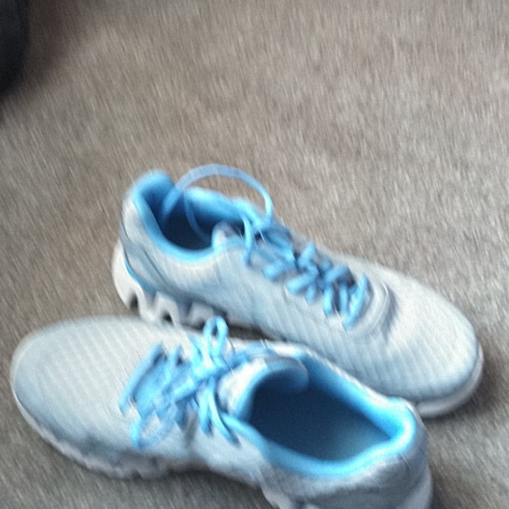 Reebok - Picture 3 of 3